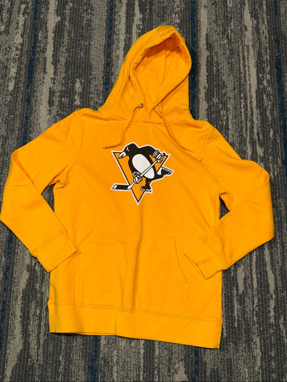 Size Large Fanatics Pittsburgh Penguins Kessel Sweatshirt. Measure 20in pit-pit
